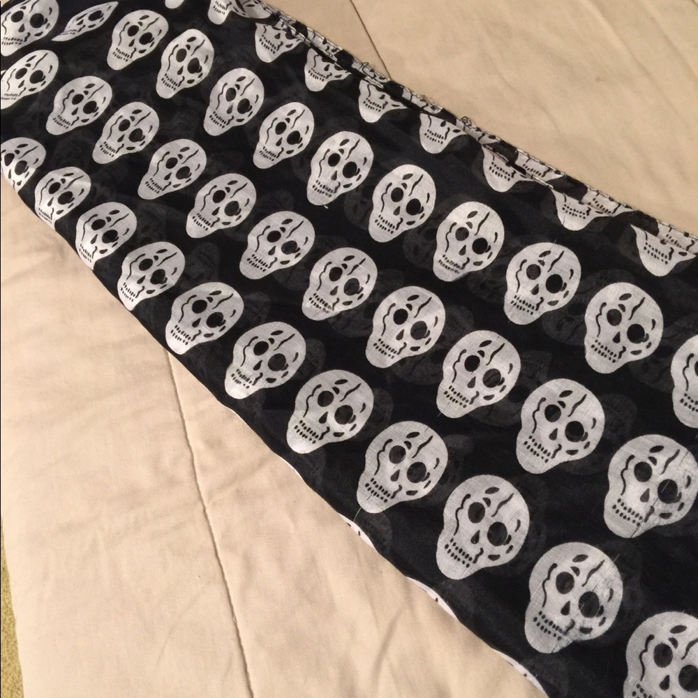 Skull scarf